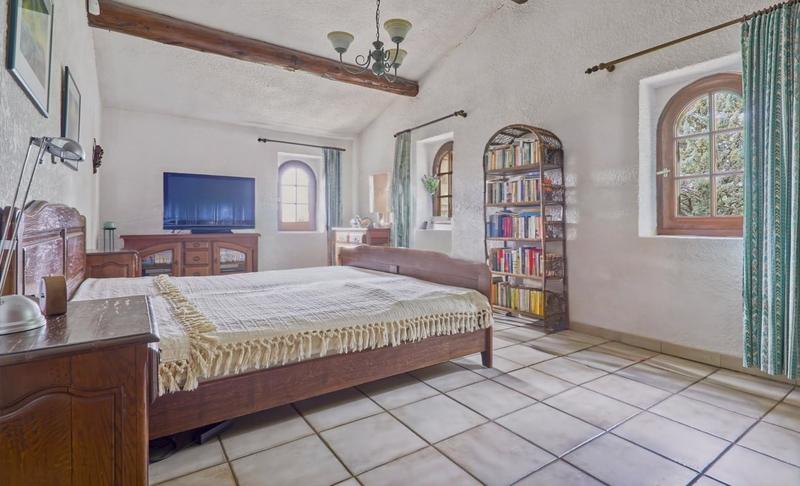 Propriété - 231 m² - 6 pièces