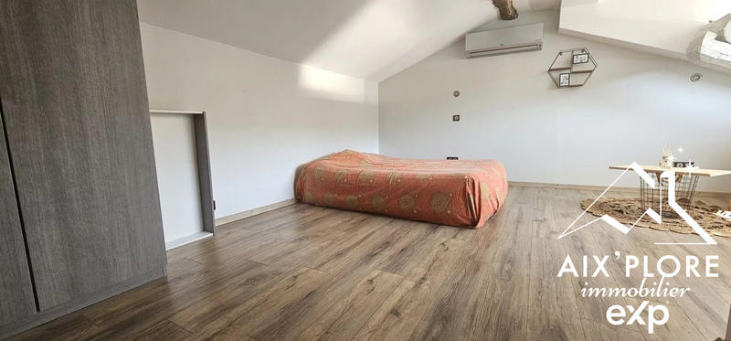 Maison - 224 m² - 7 pièces