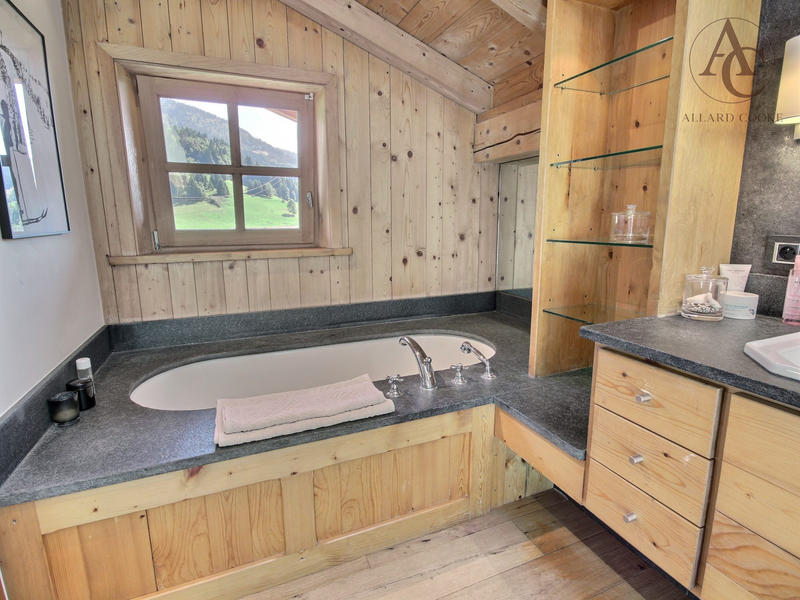 Châlet - 252 m² - 8 pièces