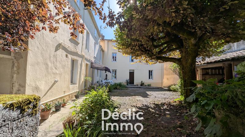 Maison - 250 m² - 10 pièces
