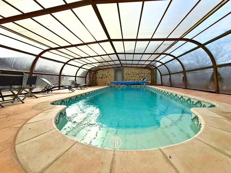 Propriété - 430 m² - 11 pièces