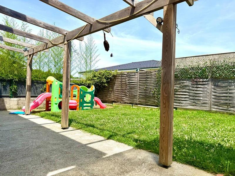 Maison - 220 m² - 9 pièces