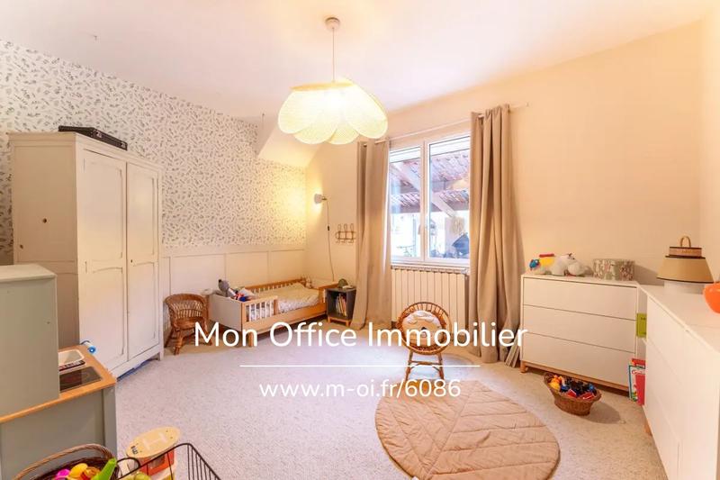 Maison - 230 m² - 8 pièces