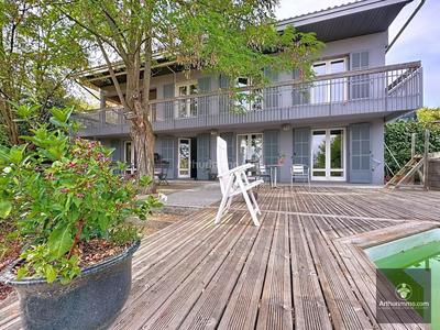 Maison - 303 m² - 10 pièces