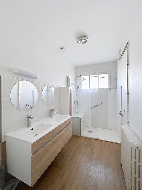 Maison - 200 m² - 8 pièces