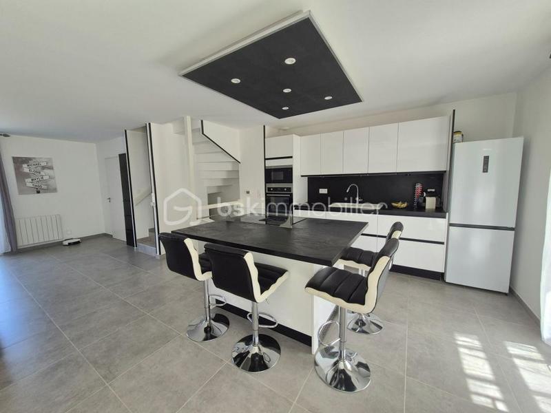 Maison - 96 m² - 4 pièces