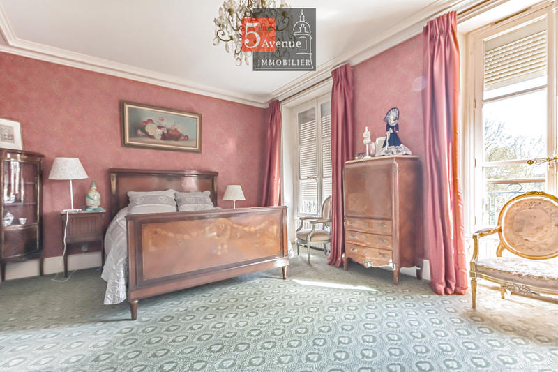 Maison - 430 m² - 11 pièces