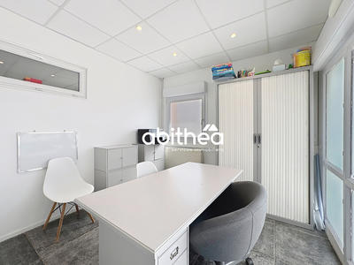 Bureau - 86 m² - 6 pièces