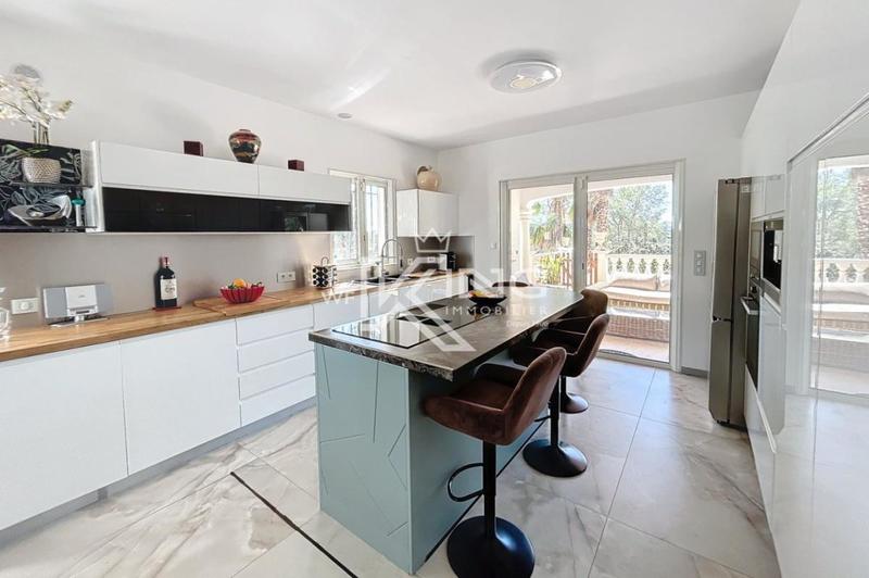 Villa - 220 m² - 7 pièces