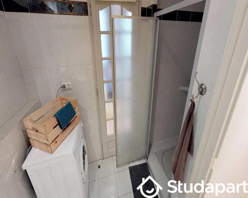 Chambre - 100 m² - 1 pièce