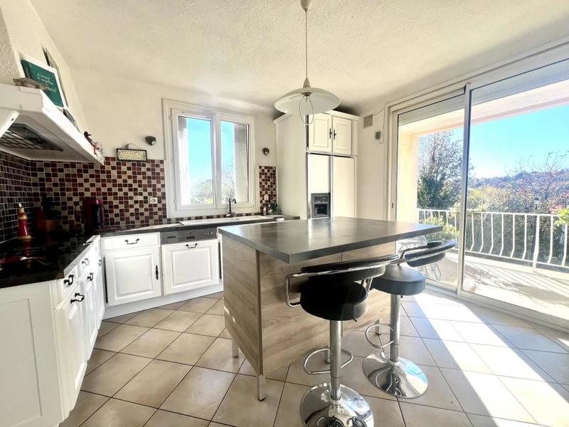 Maison - 146 m² - 9 pièces