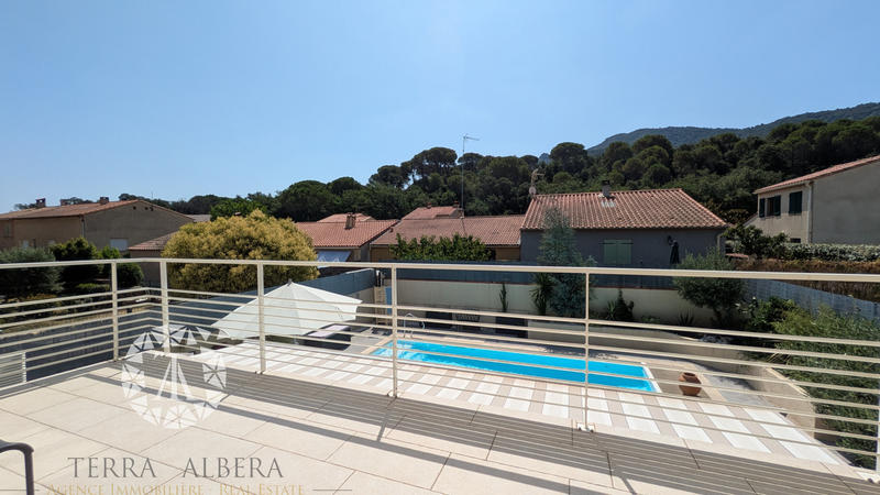 Villa - 145 m² - 6 pièces