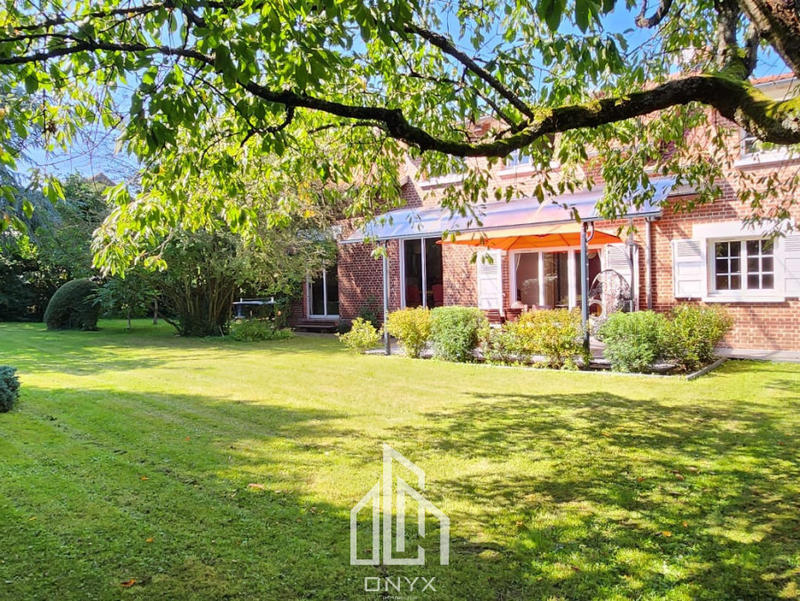 Maison - 224 m² - 9 pièces