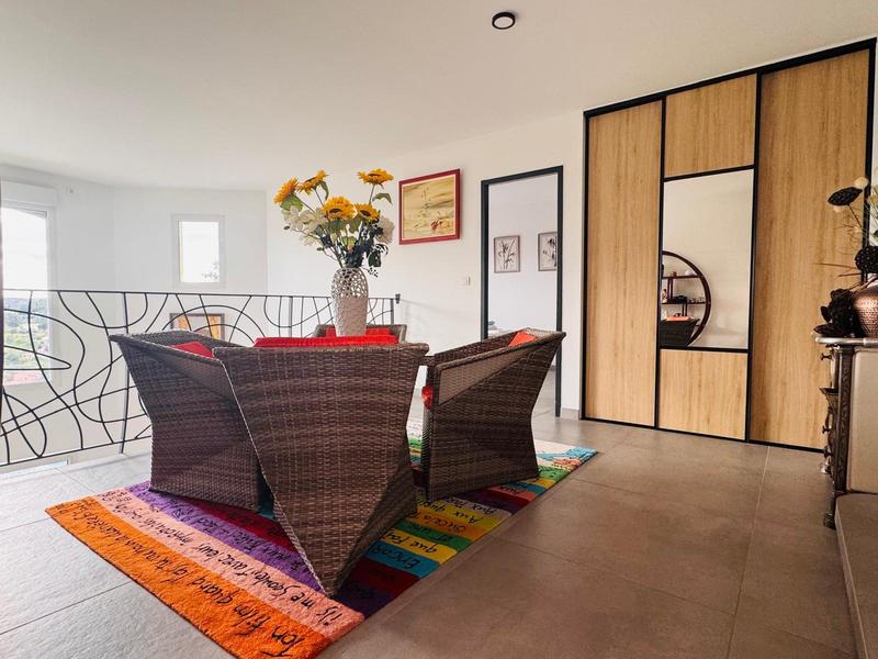 Maison - 203 m² - 6 pièces