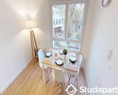 Chambre - 70 m² - 1 pièce