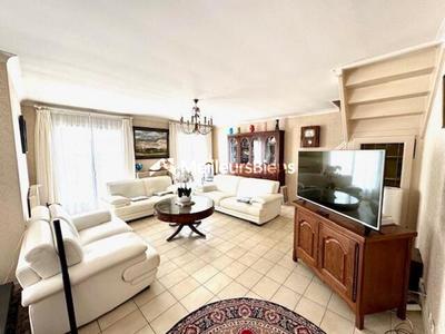 Maison - 209 m² - 8 pièces