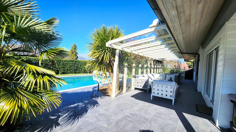 Villa - 297 m² - 6 pièces