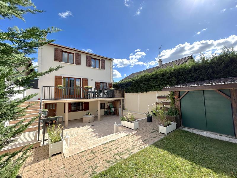 Maison - 210 m² - 6 pièces