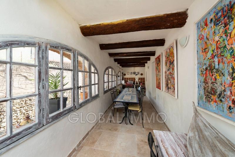 Maison - 242 m² - 10 pièces