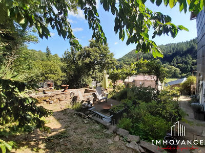 Maison - 328 m² - 12 pièces