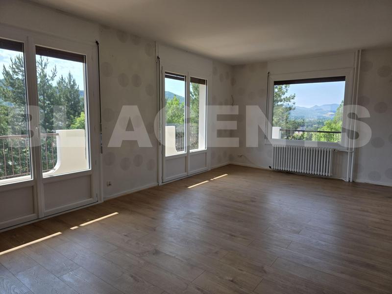 Appartement - 96 m² - 4 pièces
