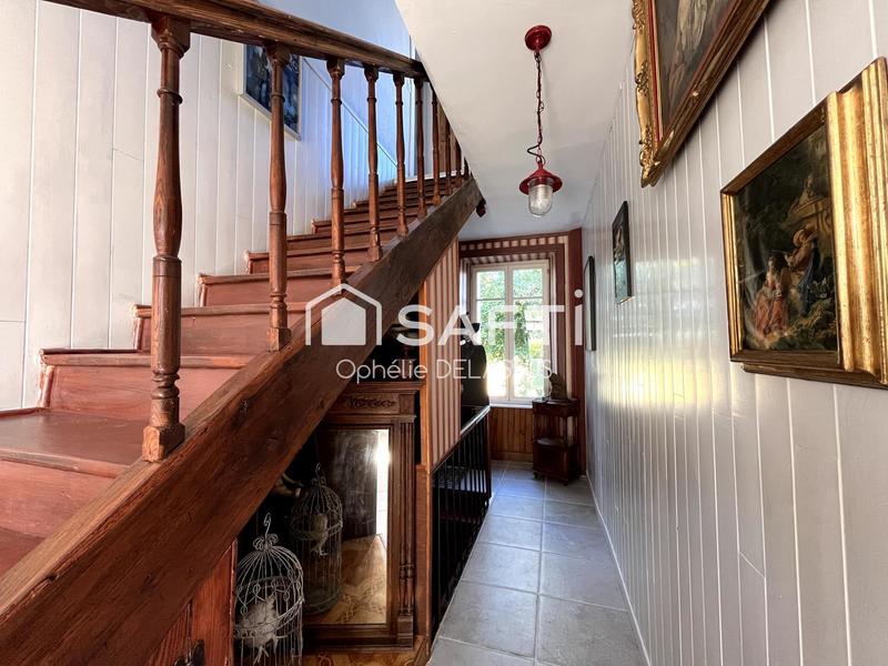 Maison - 220 m² - 10 pièces