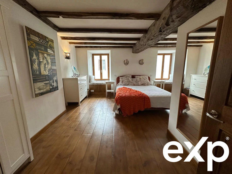 Maison - 239 m² - 8 pièces