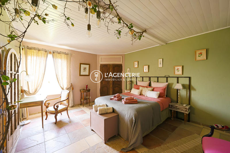 Maison ancienne - 569 m² - 15 pièces