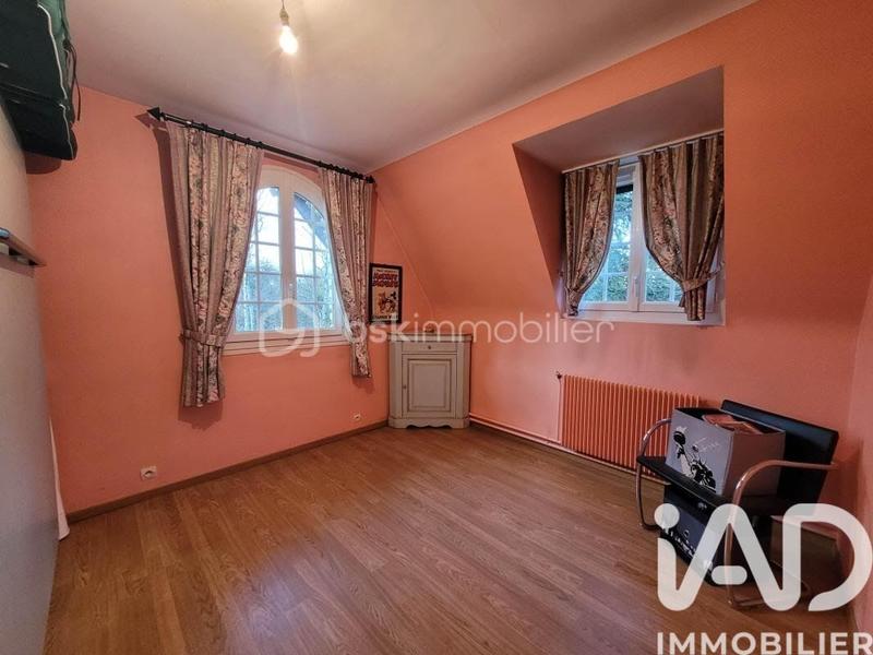 Maison - 230 m² - 8 pièces