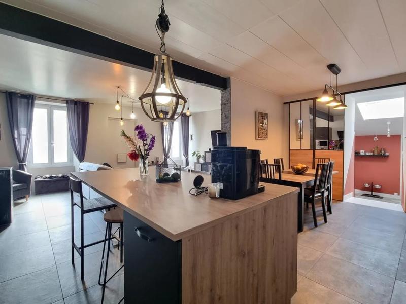 Maison - 200 m² - 8 pièces