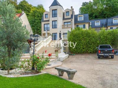 Pavillon - 327 m² - 6 pièces