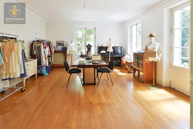 Maison - 333 m² - 10 pièces