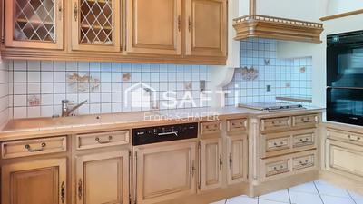 Maison - 208 m² - 7 pièces