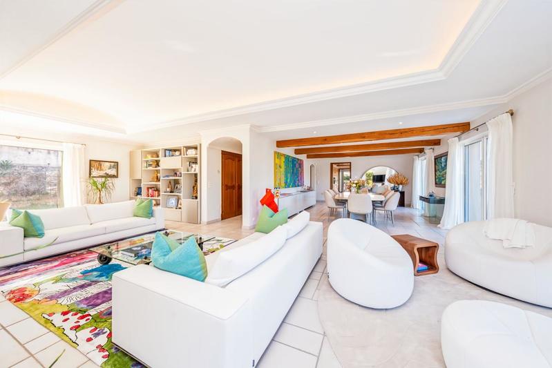 Villa - 300 m² - 6 pièces