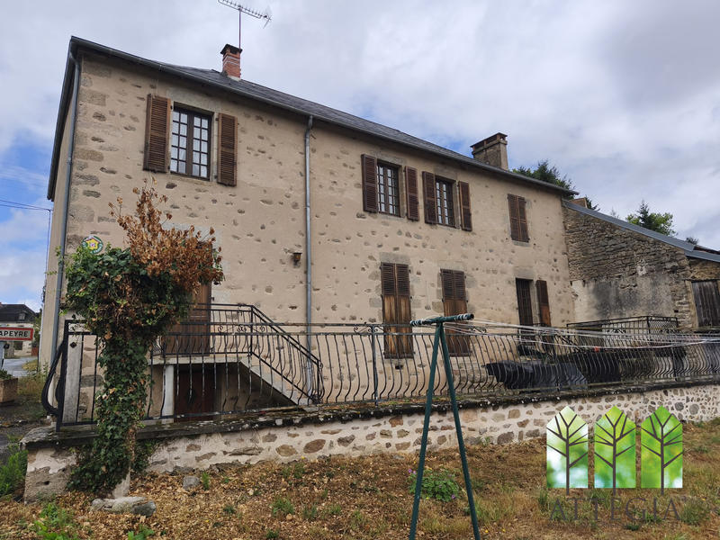 Maison - 246 m² - 13 pièces