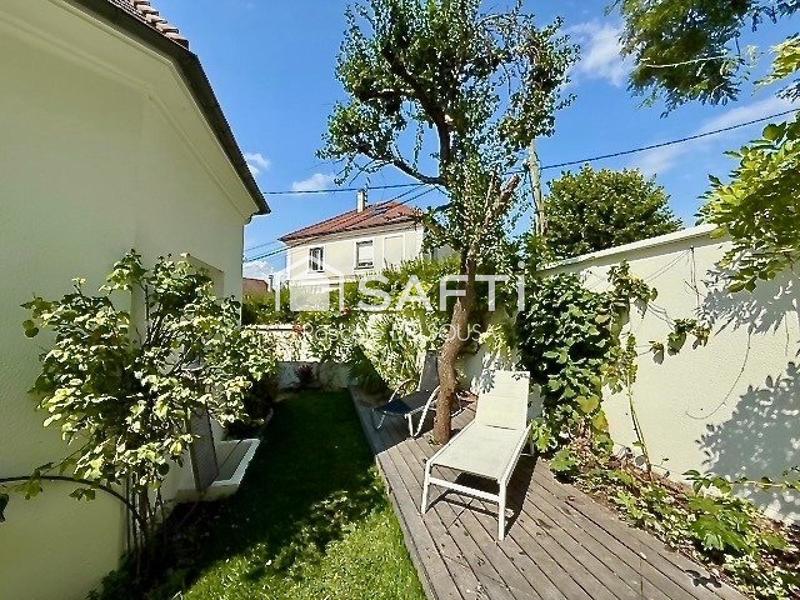 Maison - 337 m² - 8 pièces