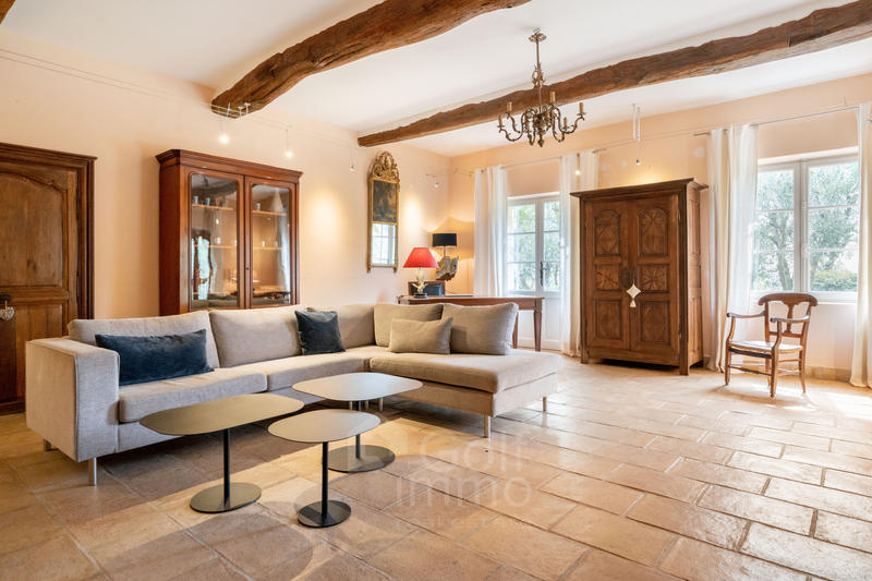 Maison - 240 m² - 7 pièces