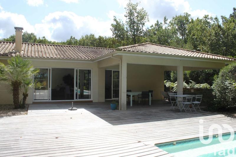Maison - 250 m² - 8 pièces