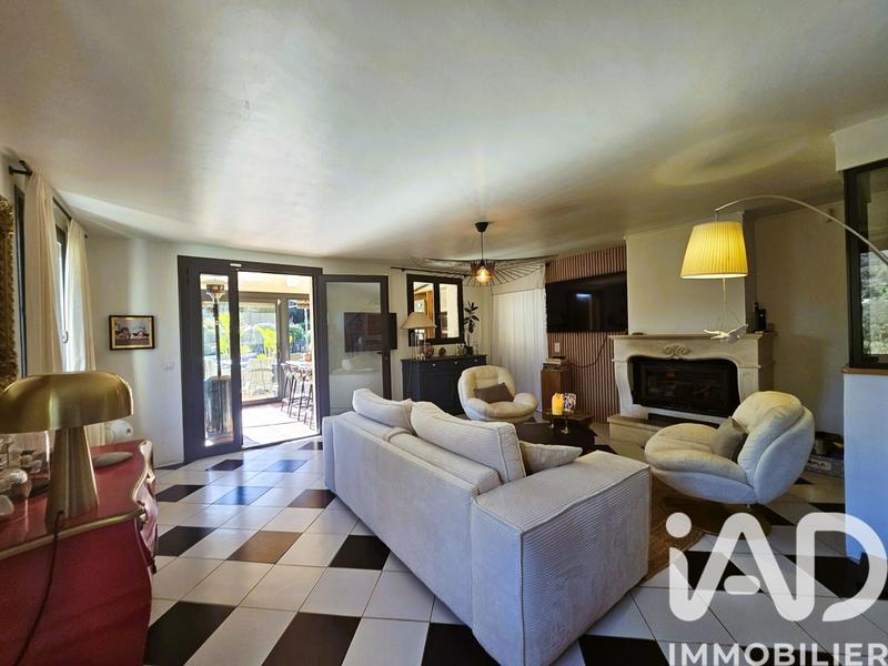 Maison - 200 m² - 11 pièces