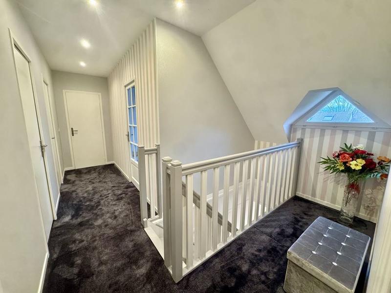 Maison traditionnelle - 134 m² - 6 pièces