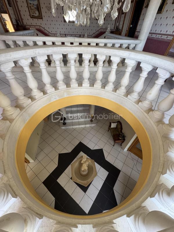 Maison - 258 m² - 10 pièces