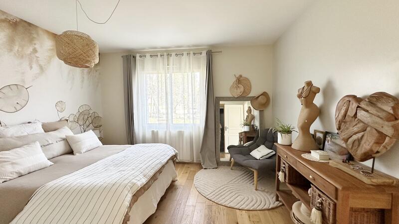 Maison - 360 m² - 12 pièces