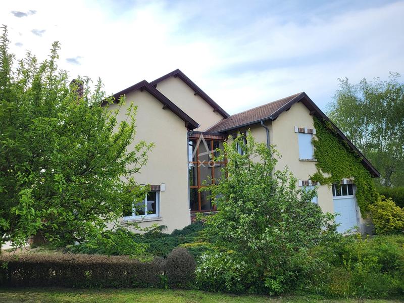 Maison - 218 m² - 8 pièces