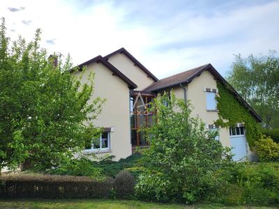 Maison - 218 m² - 8 pièces