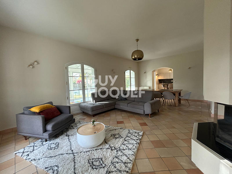 Maison - 241 m² - 7 pièces