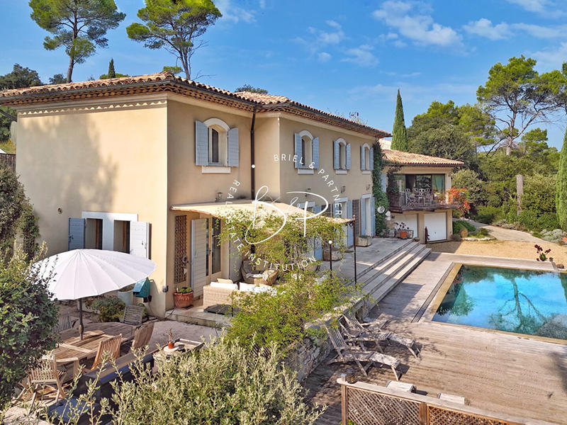 Maison - 209 m² - 8 pièces