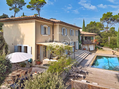 Maison - 209 m² - 8 pièces