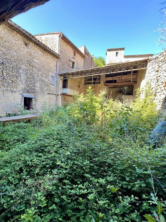 Maison - 315 m² - 15 pièces