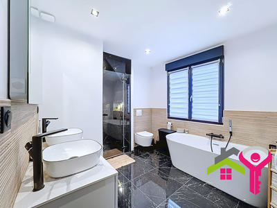 Maison - 96 m² - 4 pièces