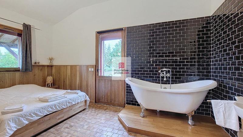 Maison - 215 m² - 7 pièces